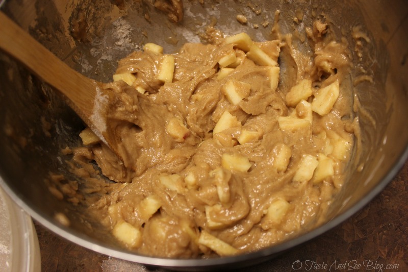 Caramel Apple Bundt Cake 