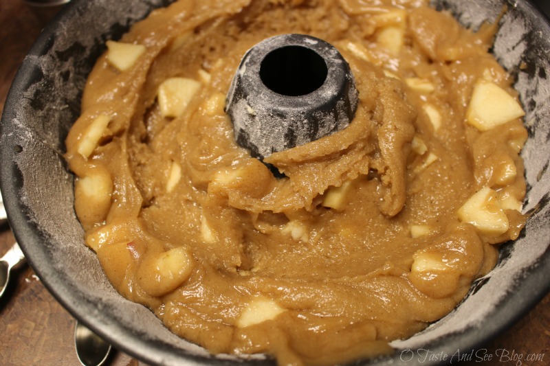 Caramel Apple Bundt Cake 