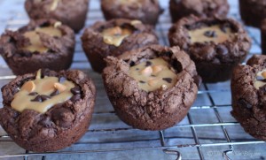 Peanut Butter Brownie Cups #ad #SKIPPYYIPPIE