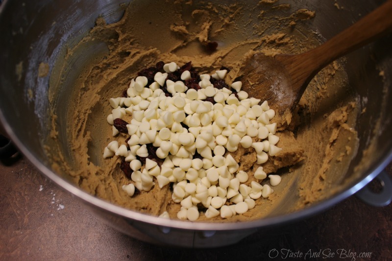 White Chocolate Cranberry Cookies #ad #HolidayRemix #BakeSomeonesDay 