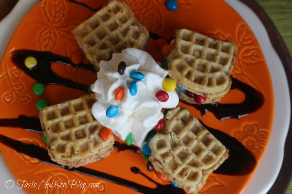 1 Waffle Ice Cream Sandwiches #ad #EggoWaffleBar