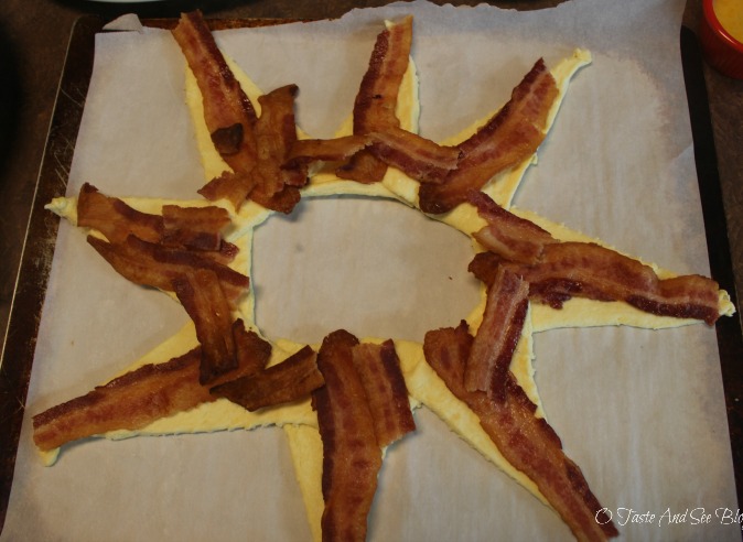 Bacon Breakfast Ring #ad : #MadeWithLove #HEB