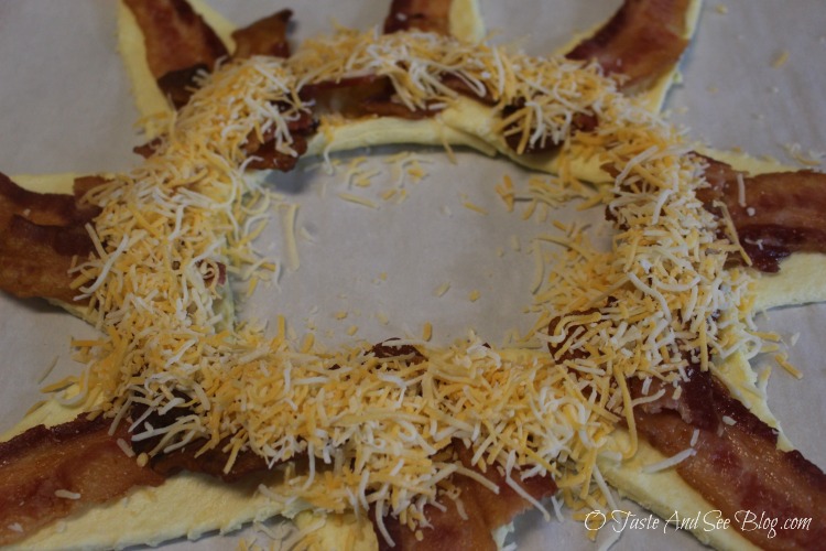 Bacon Breakfast Ring #ad : #MadeWithLove #HEB